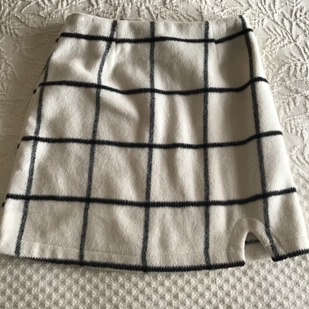 Lulus mini wool skirt in black/ivory Size XS